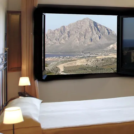 Hotel Baglio Santacroce 3*